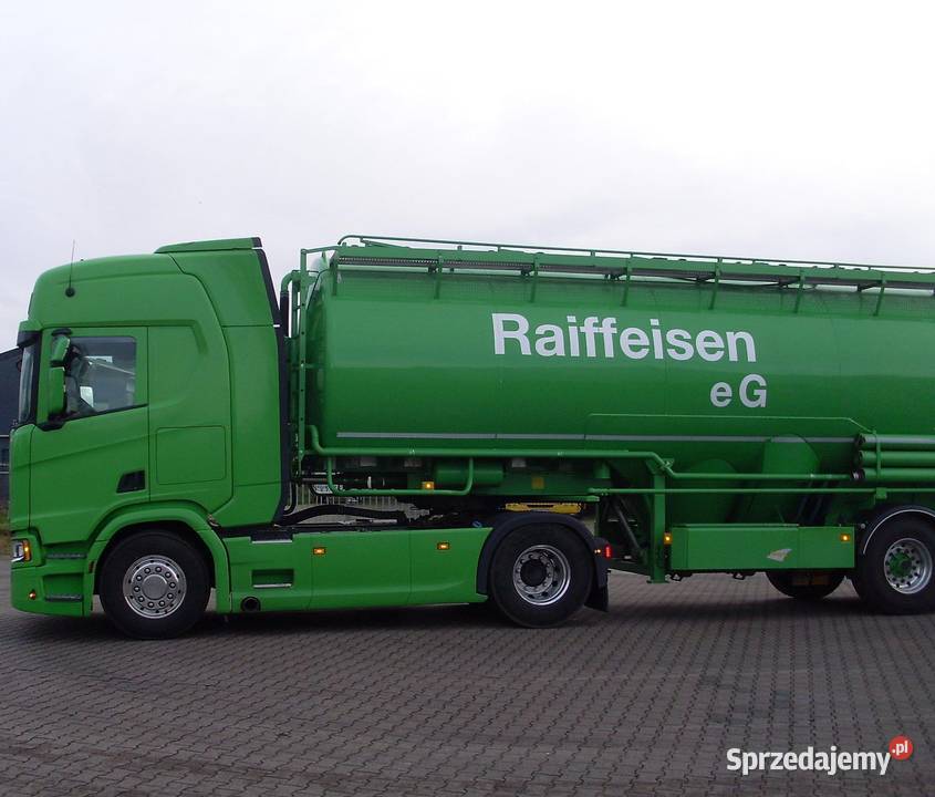 Scania ciagnik z sprezarka Welgro naczepa Warszawa