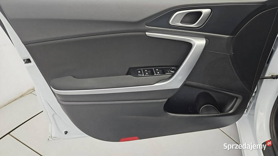 Kia Ceed 15 TGDI M Z Polskiego Salonu Faktura serwisowany w ASO Warszawa sprzedam