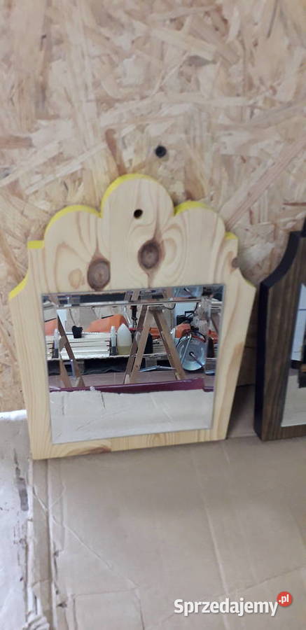 Ozdobne lusterko na desce Międzyrzecz