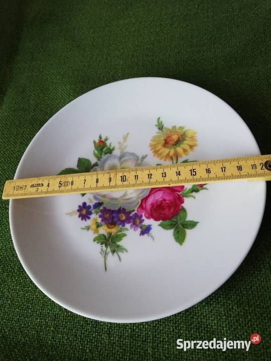Talerzyk deserowy bukiet na białej porcelanie Gorlice