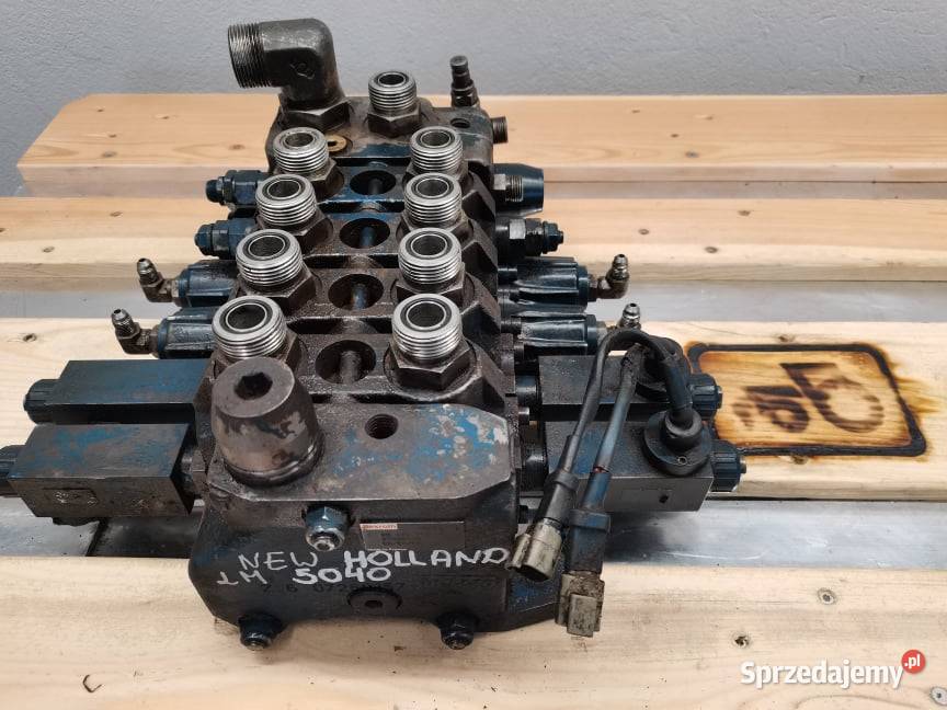 Holland LM 5040 Rozdzielacz hydrauliczny Wilkowo