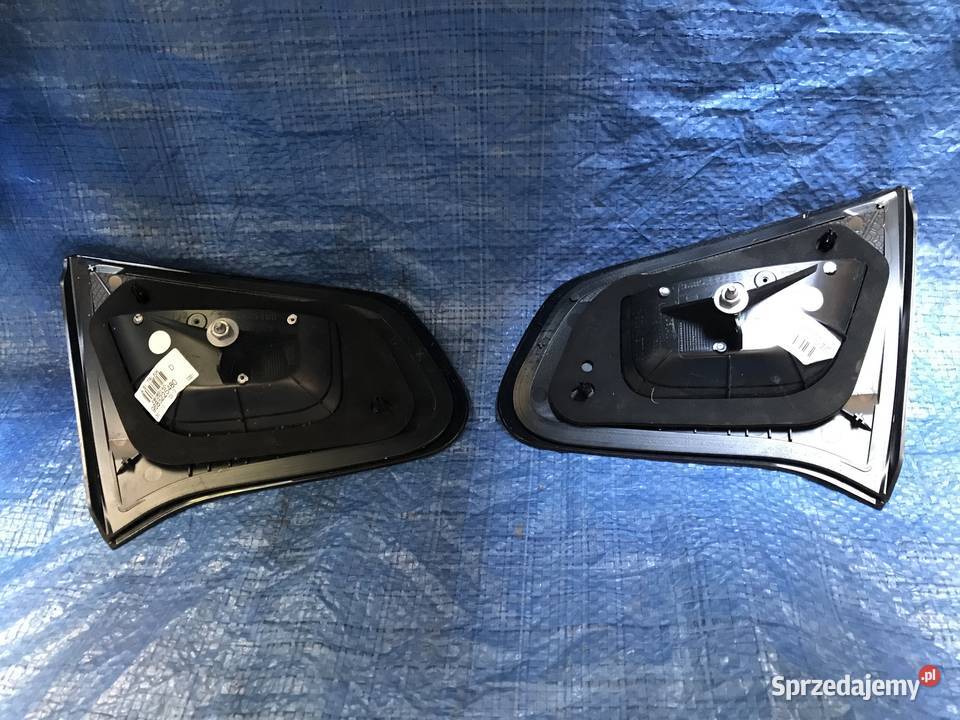 CITROEN C3 II 2010 TYŁ LAMPA TYLNA PRAWA W KLAPE