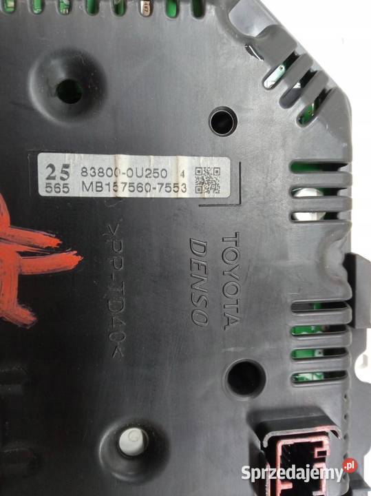 LICZNIK 838000U250 10 B Toyota Yaris III 2011