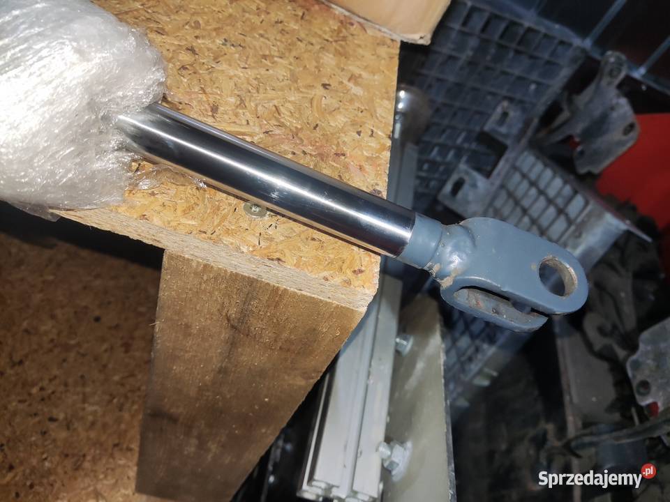 Siłownik hydrauliczny dwustronny 600mm wysuwu