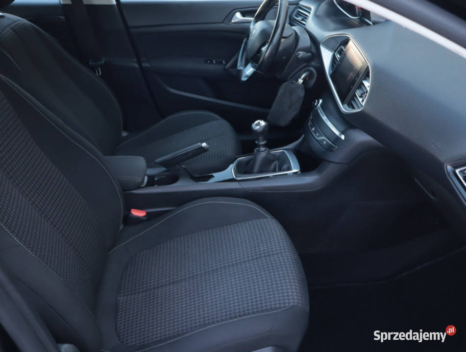 Peugeot 308 12 PureTech manualna