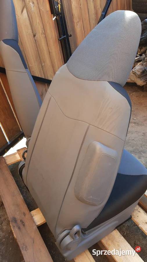 fotel prawy Toyota Aygo I Citroen c1 3 drzwi z dolnośląskie Dębno