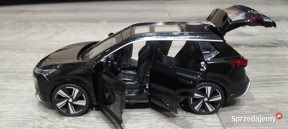 Nissan Xtrail w skali 1 32 Kutno