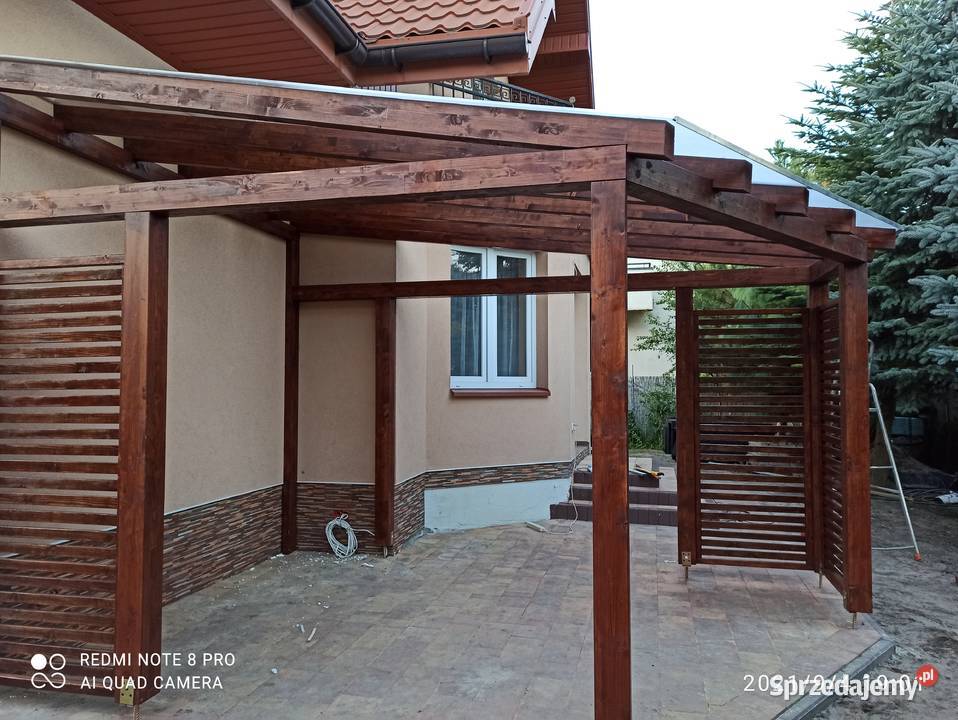Zadaszenie tarasu. Drewno BSH krycie poliwęglan komorowy.