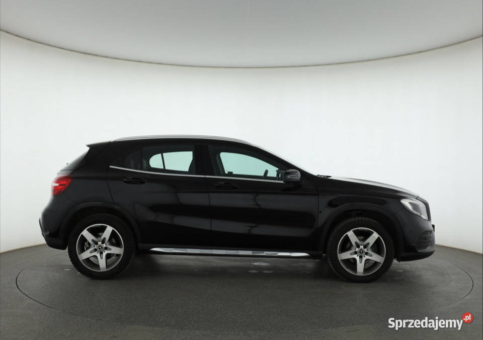 Mercedes GLA GLA 200 wielofunkcyjna kierownica GLA Piaseczno