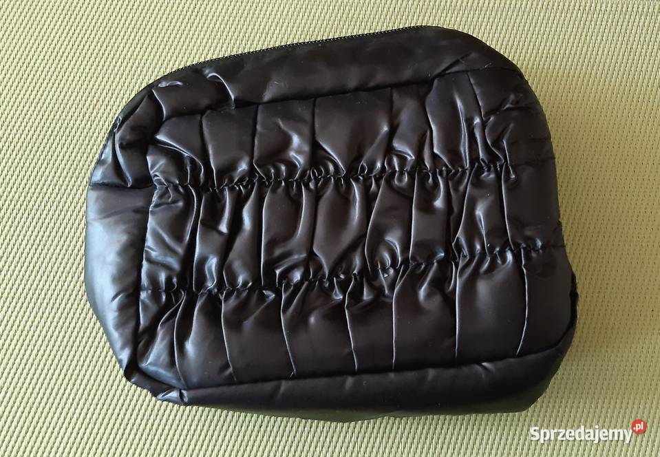 Kosmetyczkatorebka materiałowaczarna firmy Pruszków sprzedam