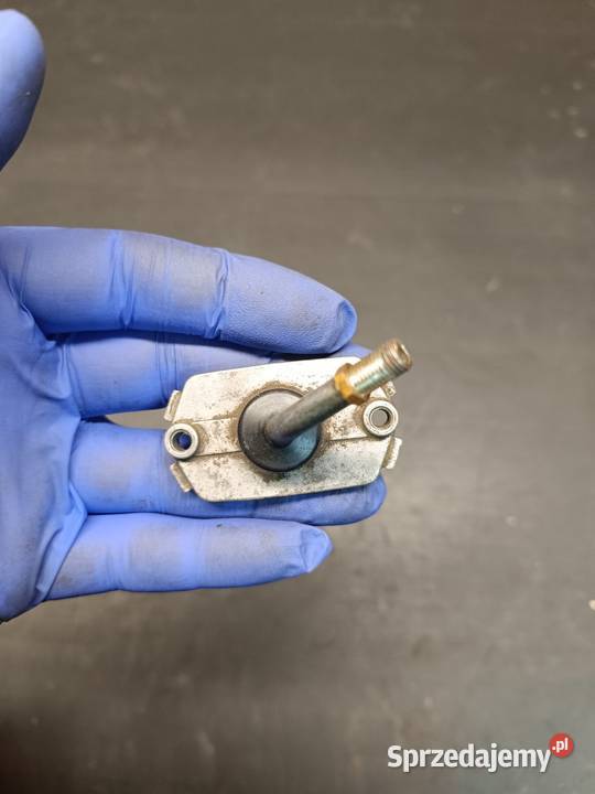 Pokrywa górna dekiel gaźnik mikuni 28 części Gołaczewy sprzedam