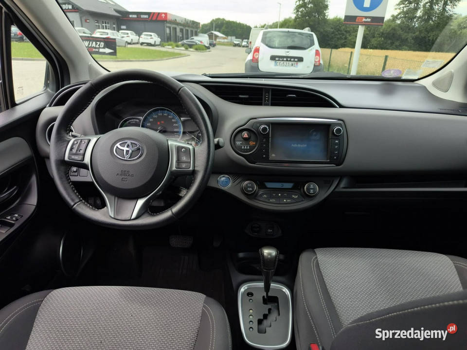 Toyota Yaris 15 benzynka hybryda automat biały małopolskie