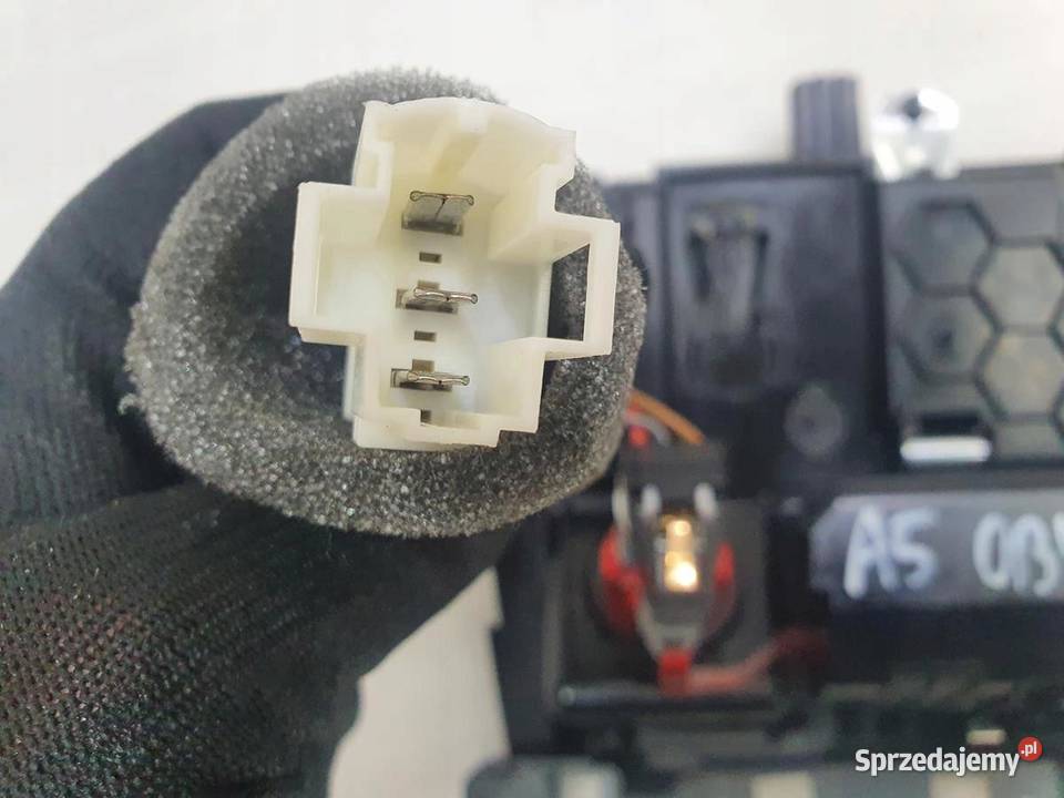 SCHOWEK POPIELNICZKA AUDI A5 20TFSI 8K0857951