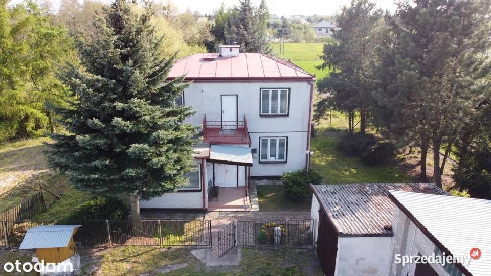 Dom z budynkami gospodarczymi na dużej działce