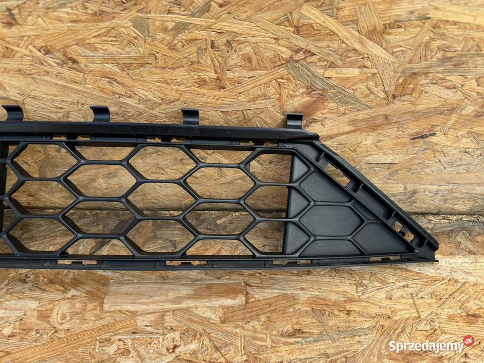 Środkowa kratka zderzaka przód Ford focus mk4 Sieraków sprzedam