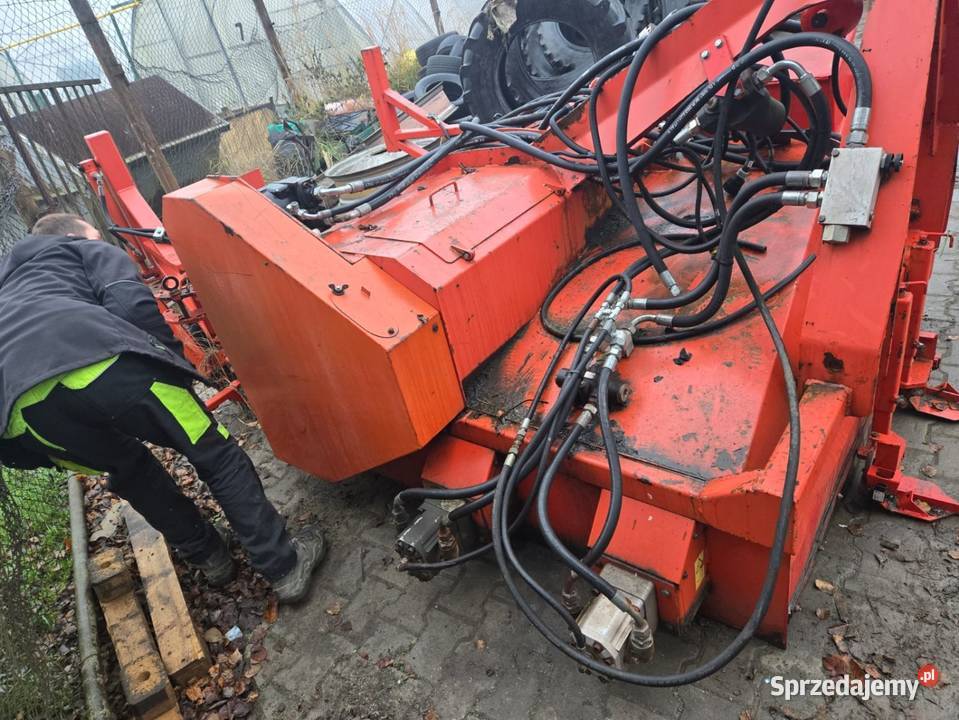 Kombajn do obrobki selera rzepy itd Grodków