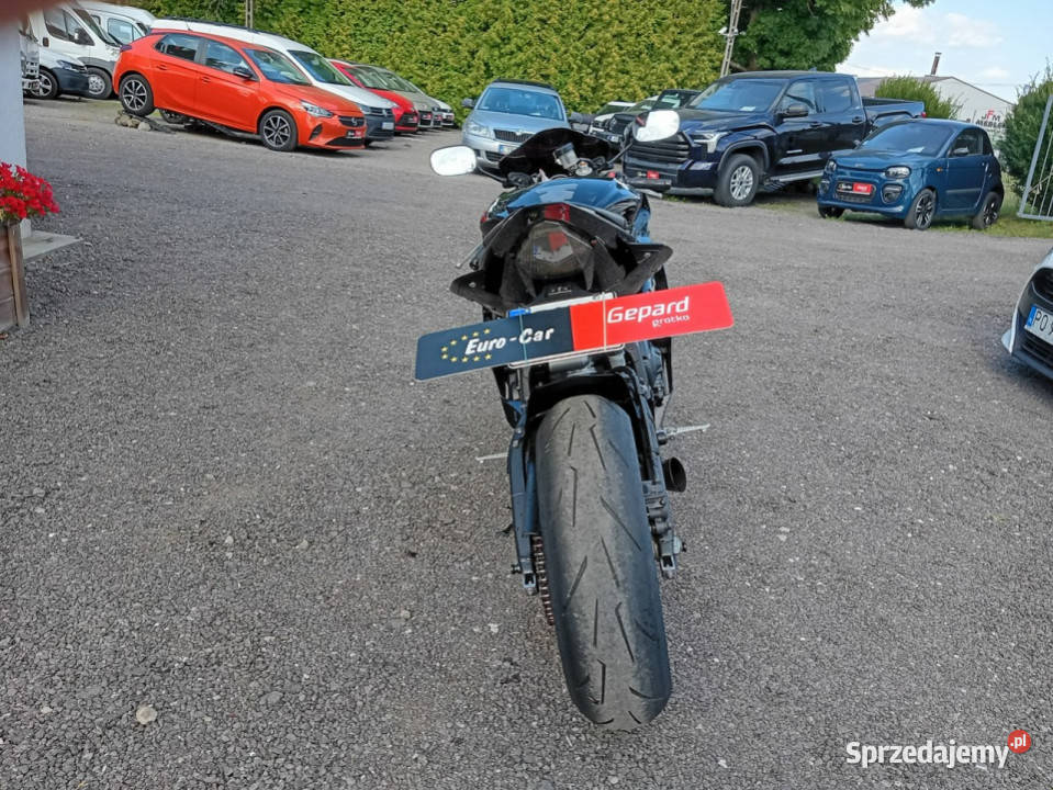 Yamaha R6 YAMAHA R6 benzyna