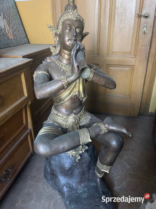 Wielki Budda z brązu Międzylesie