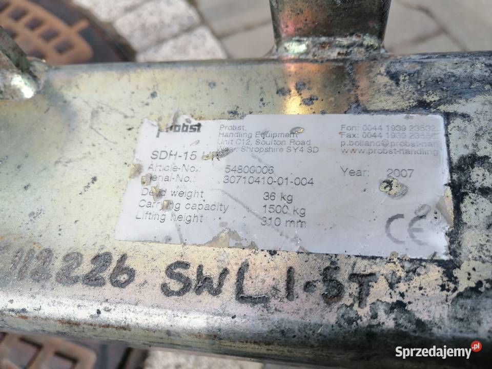 Hydrauliczny chwytak do pokryw studziennych Cieszyn