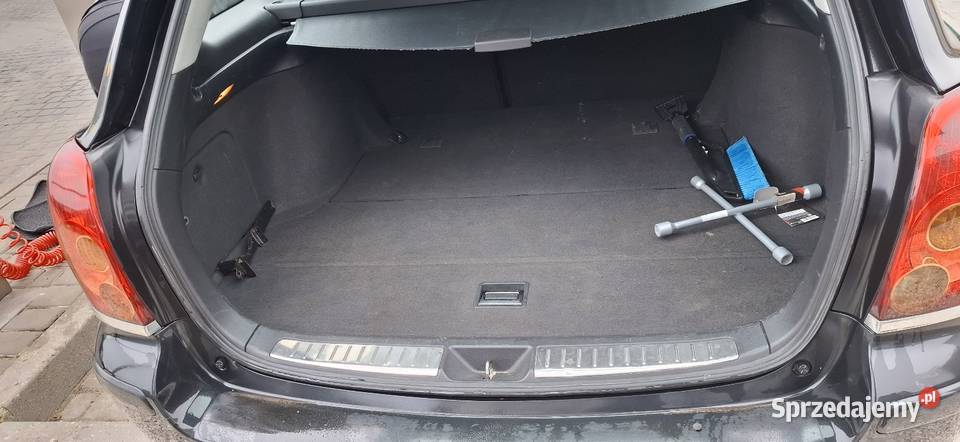 Sprzedam Toyotę Avensis t25 18 benzyna kombi Avensis