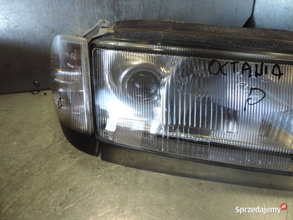 LAMPA PRAWY PRZÓD SKODA OCTAVIA I