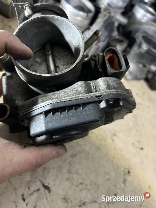 Przepustnica Passat b5 audi a4 16 8v 058133063H osobowe Kęty