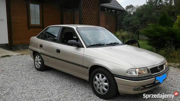 GARAŻOWANY Opel Astra F 16 benz KLIMATYZACJA poduszka powietrzna Ząbki sprzedam