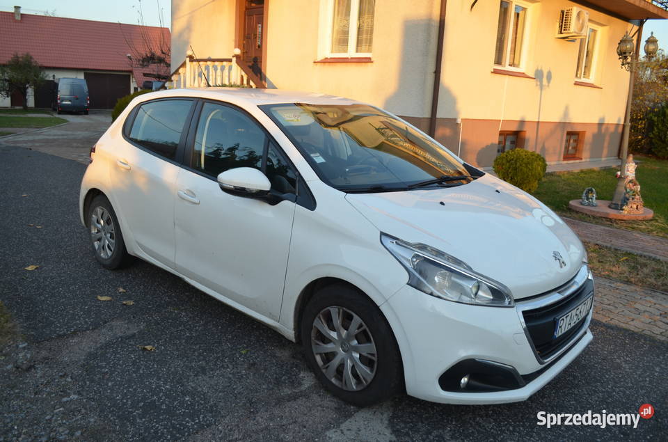 Wynajem Peugeota 208 isofix