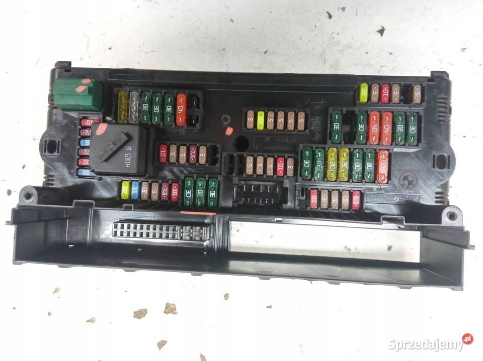 SKRZYNKA BEZPIECZNIKÓW 9234421 20 D 183 Bmw Rok produkcji 2011 Skrzynki bezpieczników