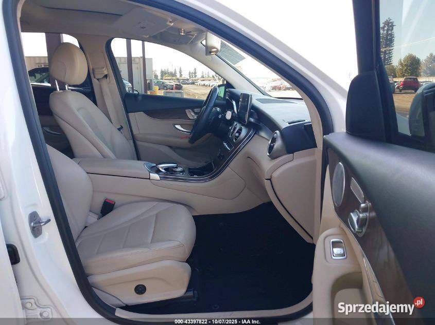 2018 MERCEDESBENZ GLC 300 4MATIC Kobyłka