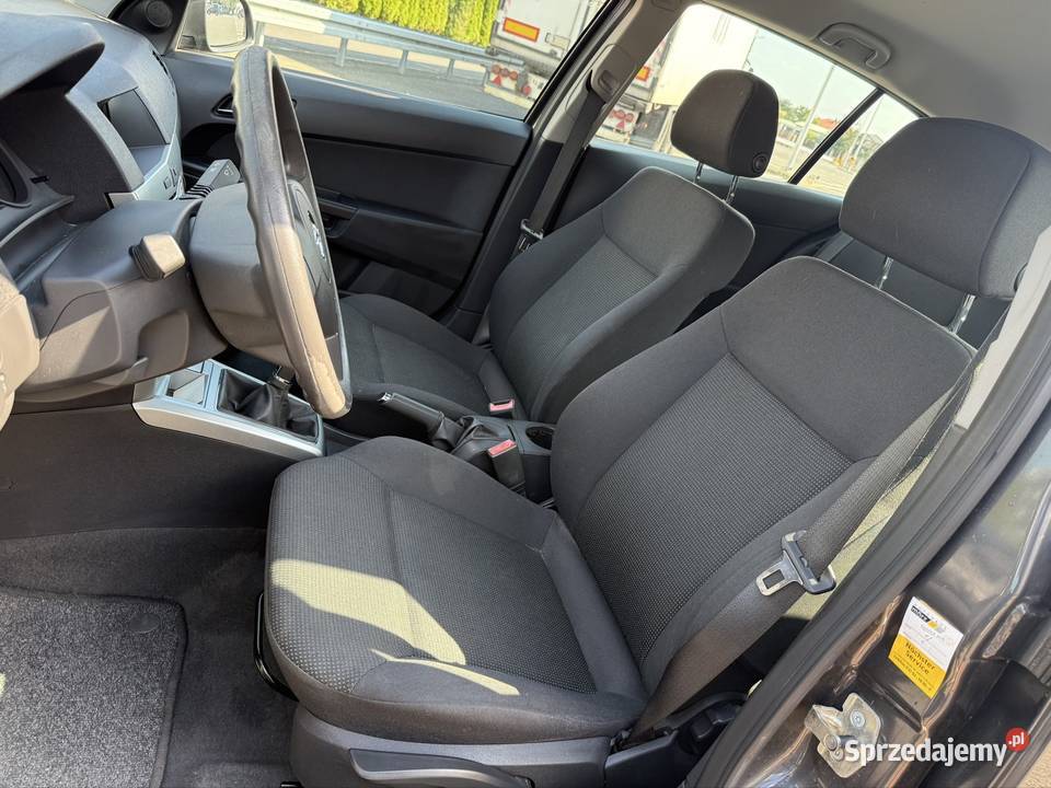 Opel Astra H 2009 14 benzyna 113000 2 kpl opon Opel Warszawa