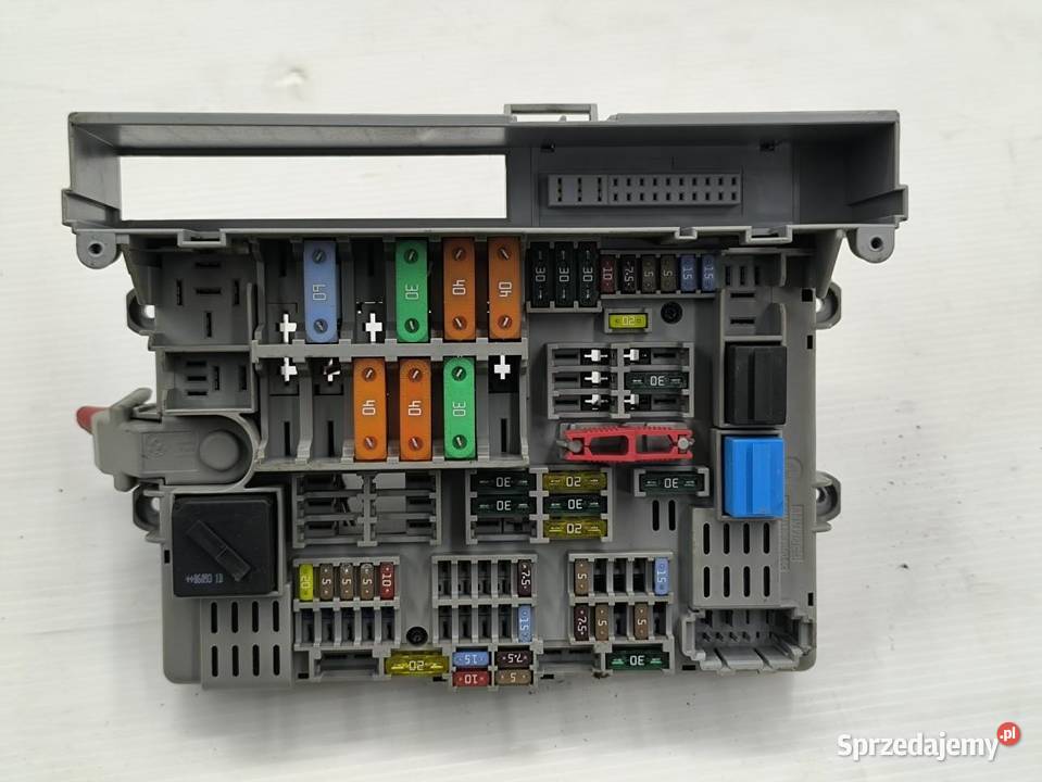 SKRZYNKA BEZPIECZNIKÓW BMW E90 20D 6906621 osobowe