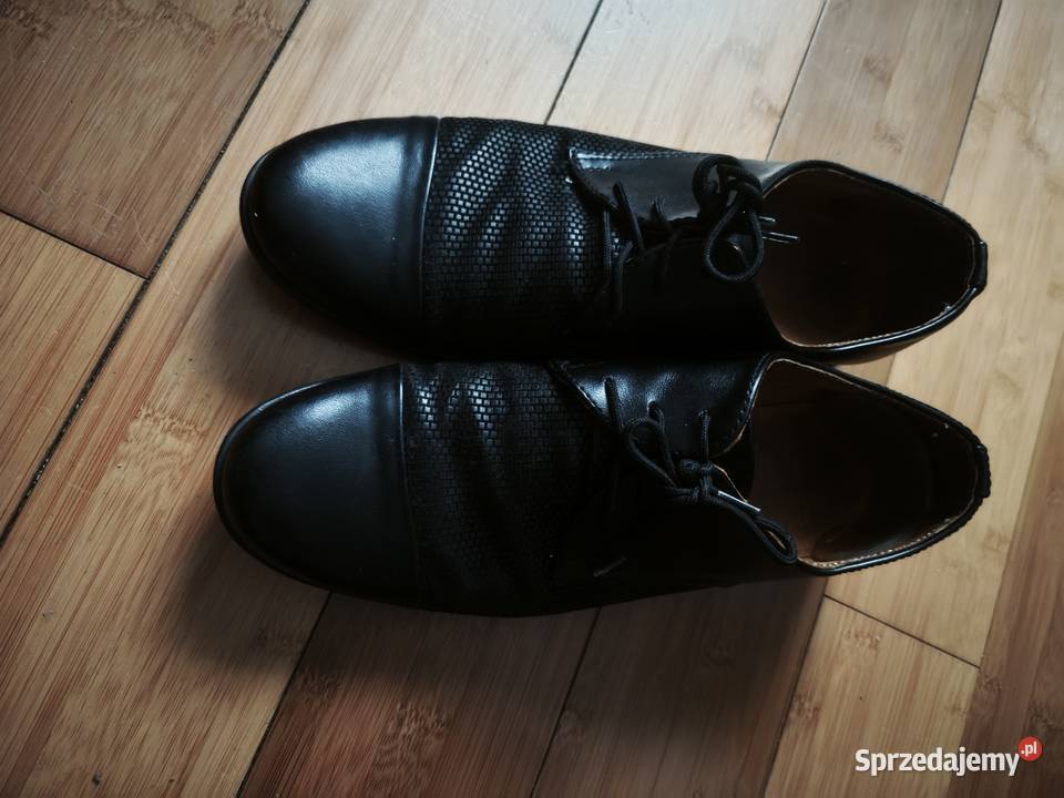 Czarne skórzane półbuty wizytowe chłopięce 36 świętokrzyskie Połaniec