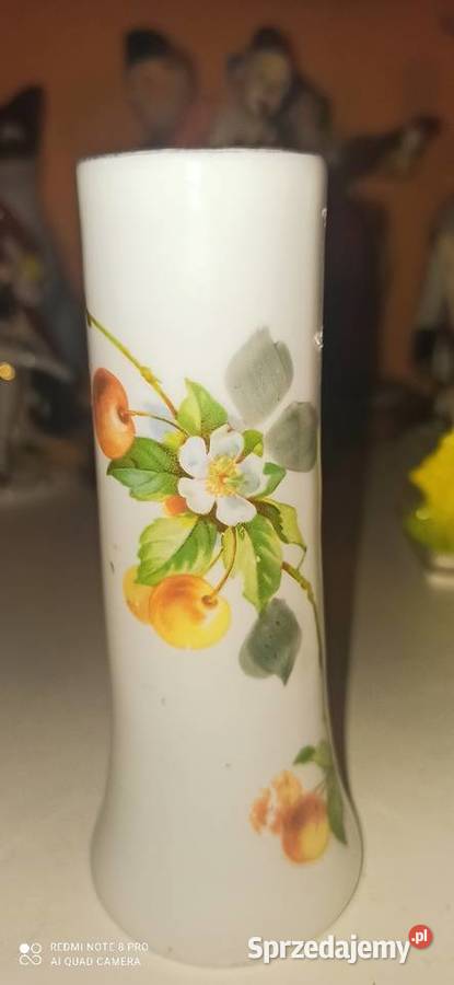 Wazonik wazon Białe szkło Piękna gałązka wiśni Gdańsk