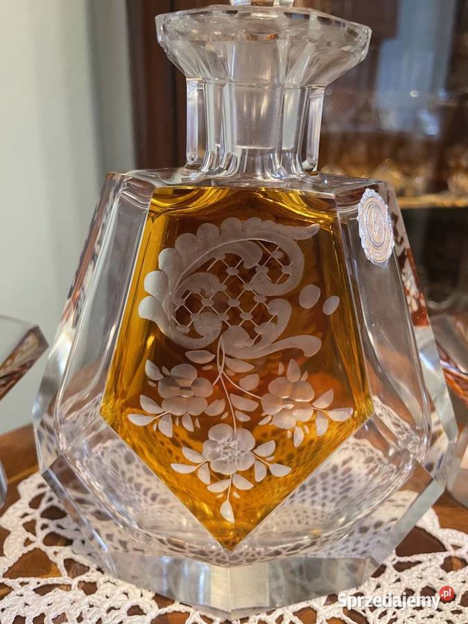 Karafka z kieliszkami z kryształu