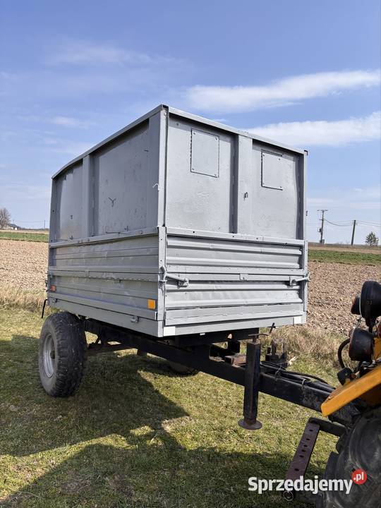 Wywrota przyczepa jednoosiową nieuszkodzony