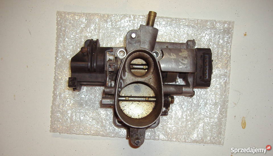 AUDI 80 90 COUPE PRZEPUSTNICA 106078063Q osobowe Silniki i osprzęt