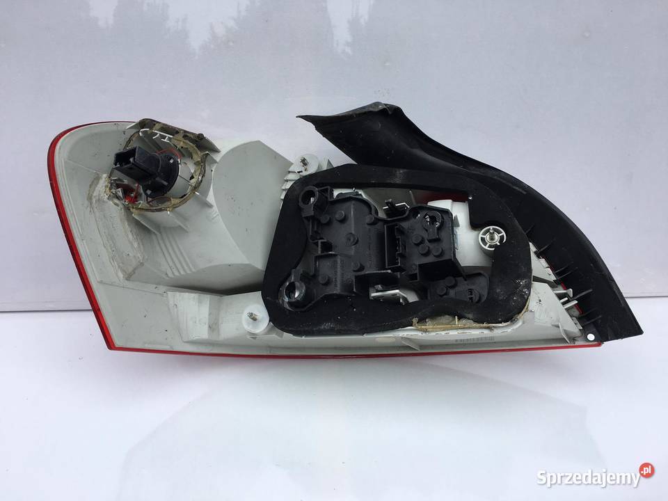 BMW 1 COUPE CABRIO E82 E88 PRAWA LAMPA TYŁ Ostroróg