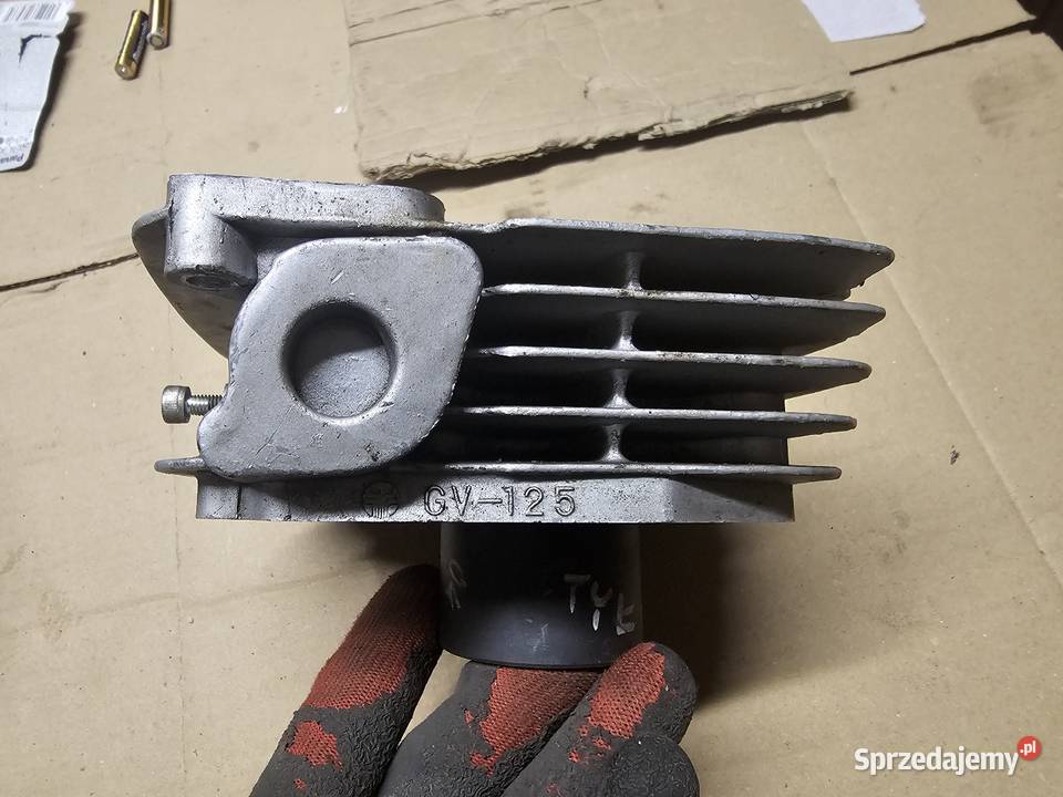 Hyosung GV 125 cylinder tył gv125 aquila 125 Cylindry, głowice, pierścienie Jelenia Góra
