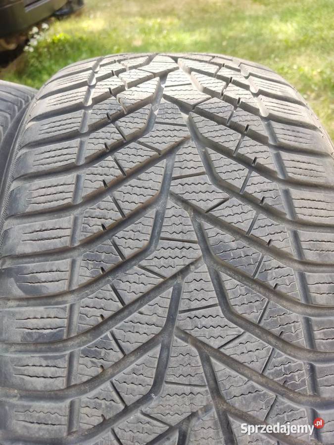Opony zimowe Yokohama V905 235 40 18 Suraż