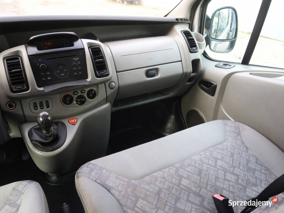 Opel Vivaro 19 DTI srebrny Katowice