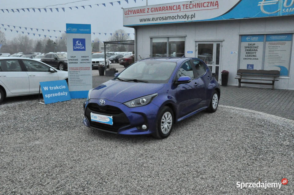 Toyota Yaris 15 Dynamic Force 125 netto 45447PLN niebieski Warszawa