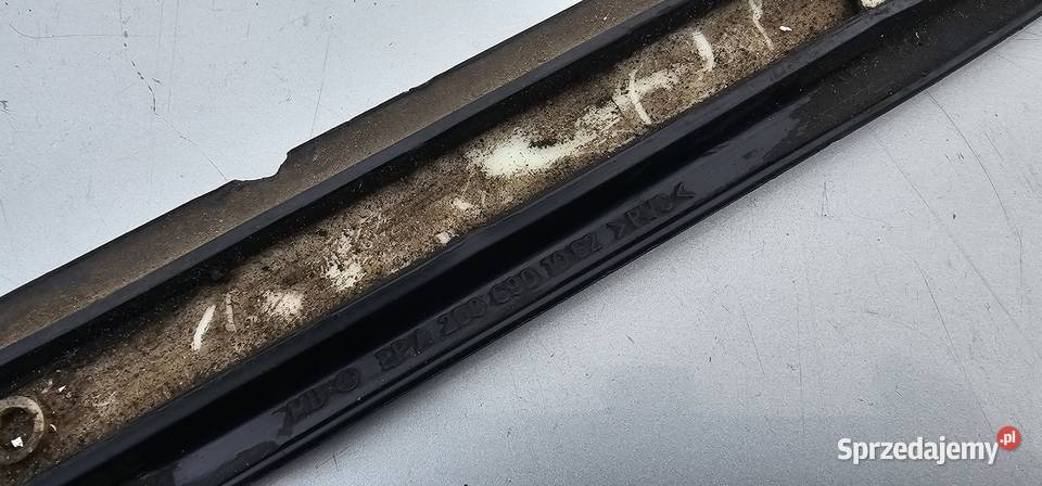 Listwa błotnika prawy tył mercedes w208 Zbąszyń