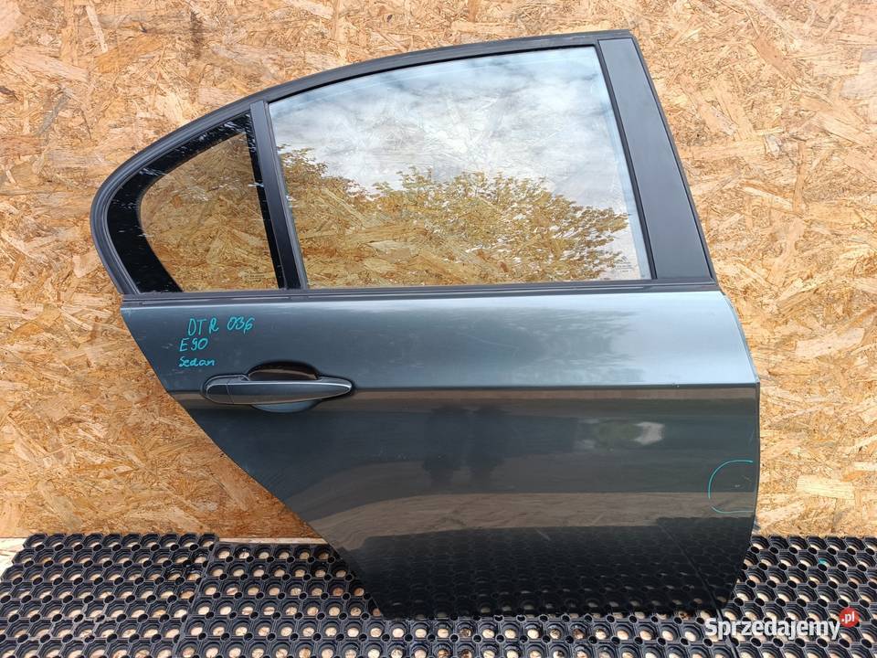 BMW E90 SEDAN DRZWI TYŁ TYLNIE PRAWE PRAWY Motoryzacja Słowikowo