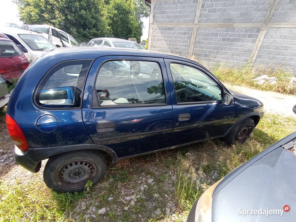 Opel Corsa 14 44 kW 1993 r dawca części Rok produkcji 1993 Szklarka Myślniewska