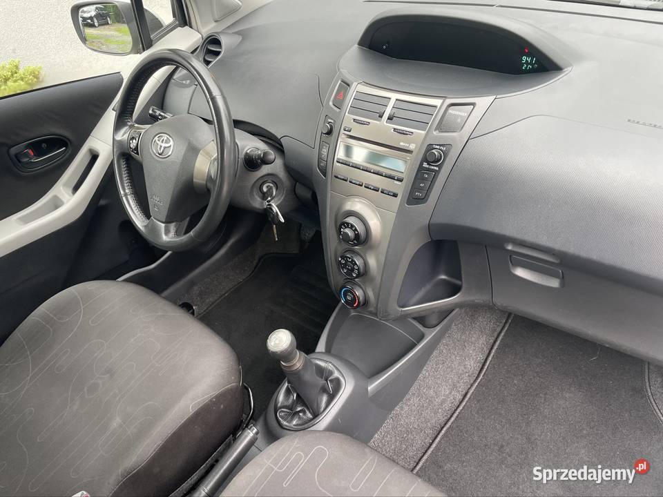 Toyota Usris 2009 5drzwi klima komputer super ABS Yaris Jelenia Góra