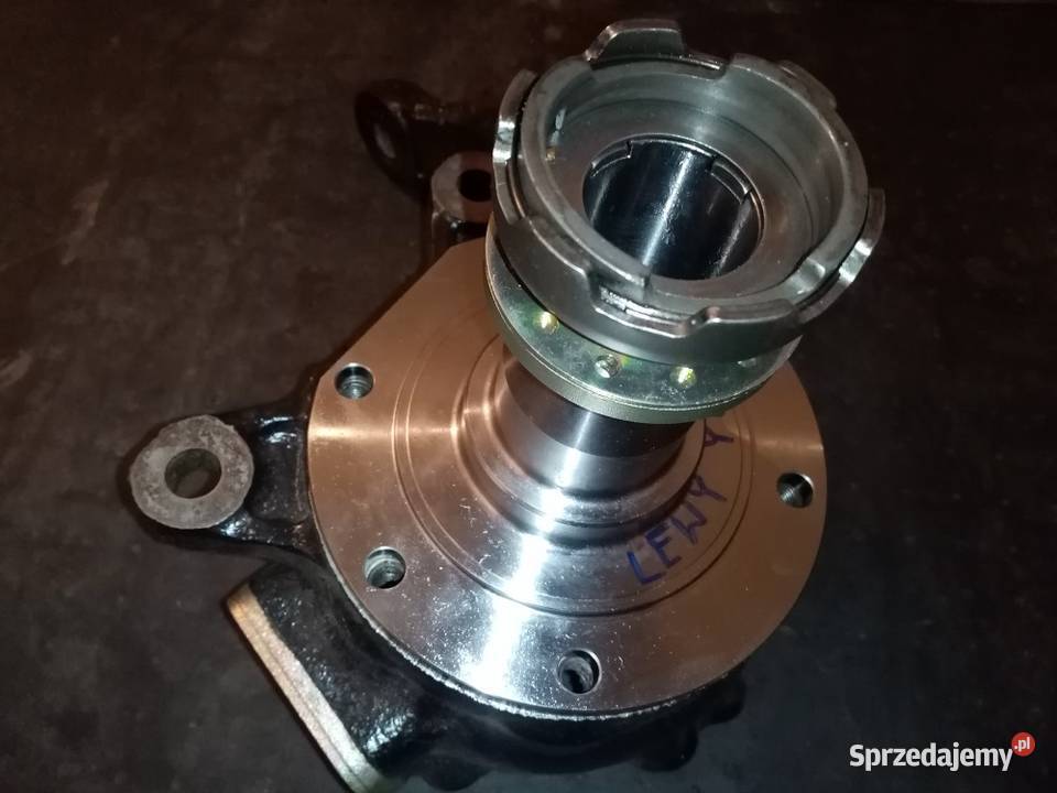 Czop piasty lewy Nissan Patrol Y60 osobowe Ząbki