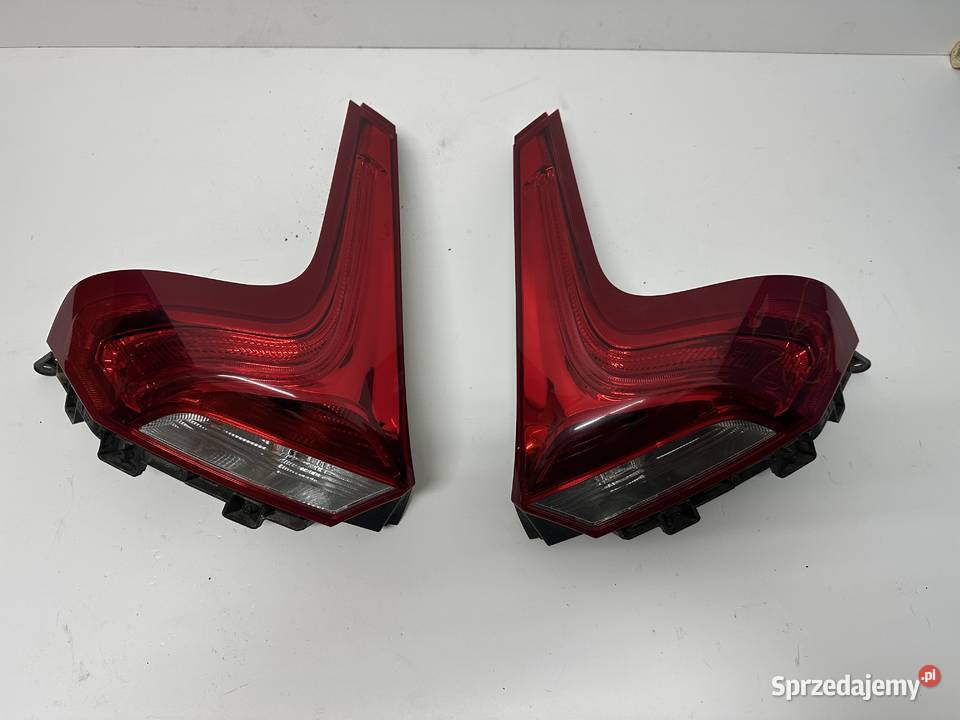 Sprzedam prawą lewa lampę tylną do Volvo V40 II Skierniewice