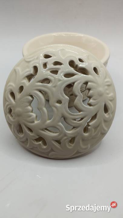 Porcelanowy pojemnik puzderko ażurowe koloru Zamość