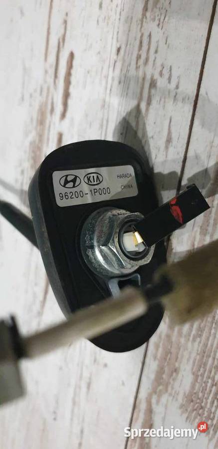 KIA VENGA I 09 ANTENA DACHOWA PŁETWA 962001P000 Motoryzacja Stanisław Górny sprzedam